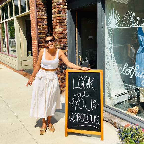 Meet your Posher, Amanda - Picture 2 of 2